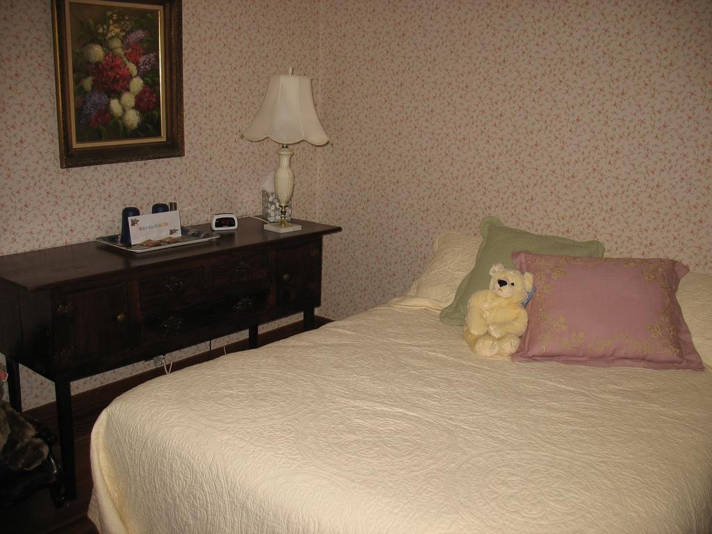 Hugging Bear Inn Bellows Falls Exterior foto